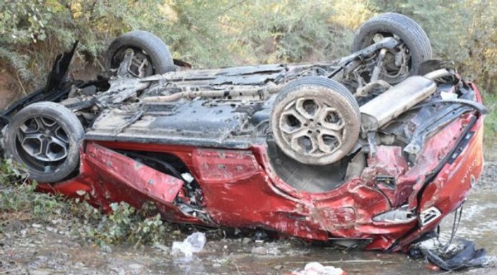 Sivas'ta otomobil dereye uçtu: 4 ölü, 4 yaralı
