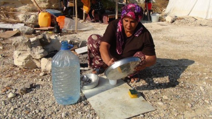 Elektrik ve suyu olmayan çadırda yaşam mücadelesi