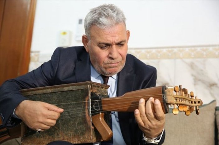 Irak'ta öğretmen silahı müzik aletine çevirdi