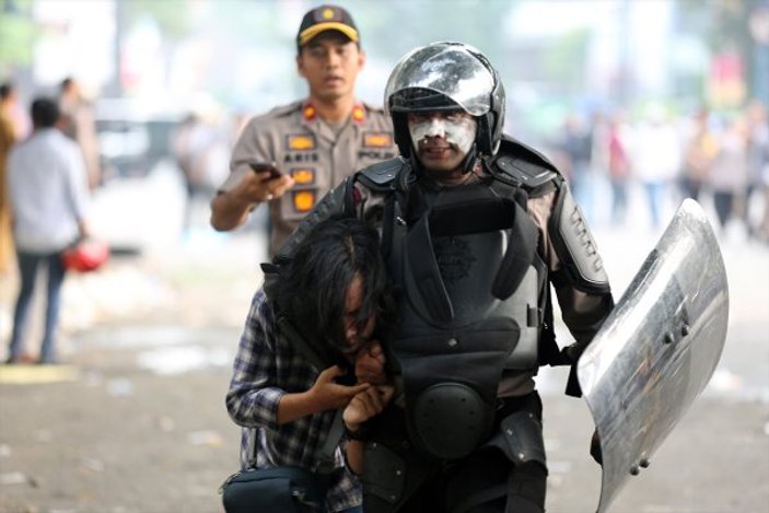 Endonezya'da yolsuzluk protestosunda çatışma