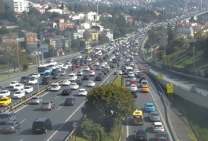 İstanbul'da trafik birbirine girdi
