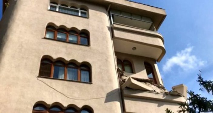 Şişli'de artçı depremler balkon yıktı