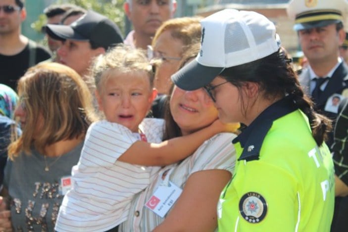 İzmir'de şehit polisin 5 yaşındaki kızının feryadı