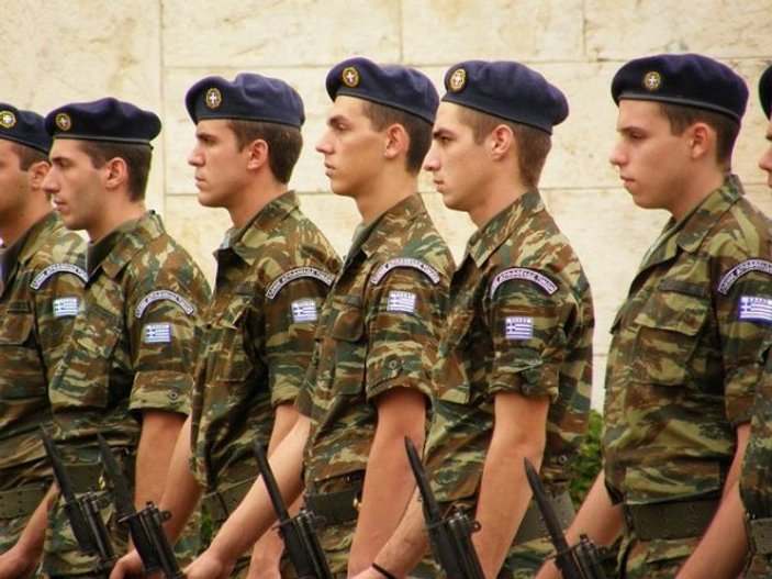 Asker olamak isteyen Yunan'a postal yok engeli