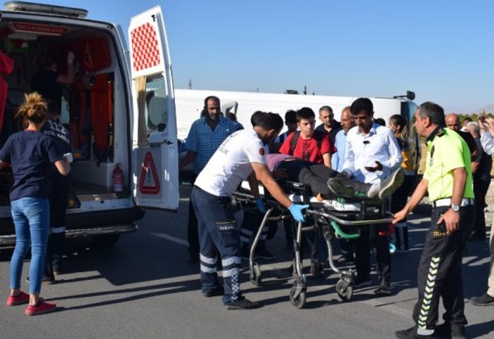 Malatya'da halk otobüsü devrildi: 26 yaralı