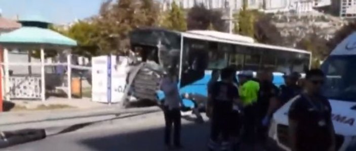 Ankara'da halk otobüsü durağa daldı