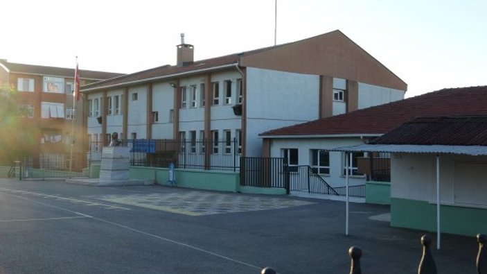 Deprem sonrası hasar gören okullar görüntülendi
