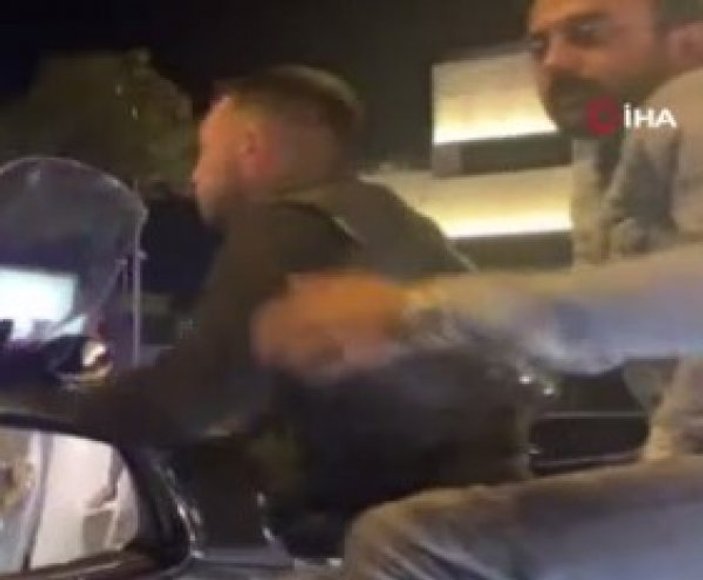 Beşiktaş'ta motosikletliler, kadın sürücüyü taciz etti