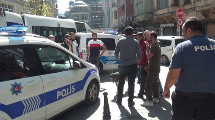 Taksim'de sokak köpeği yüzünden kan aktı