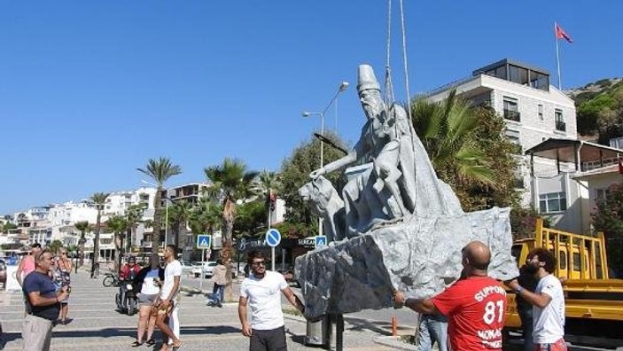 Hacı Bektaş Veli ve Pir Sultan Abdal heykeli denizle buluştu
