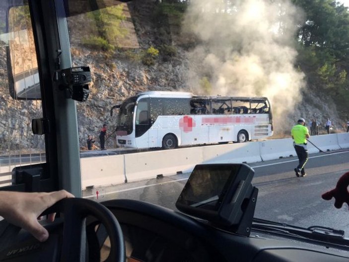Muğla-Antalya yolunda yolcu otobüsünde yangın