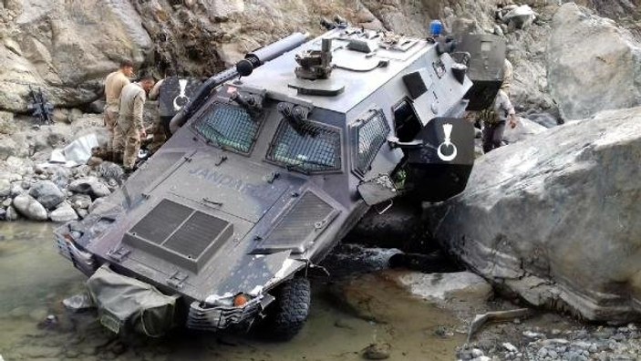 Hatay'da askeri araç devrildi: 2 şehit