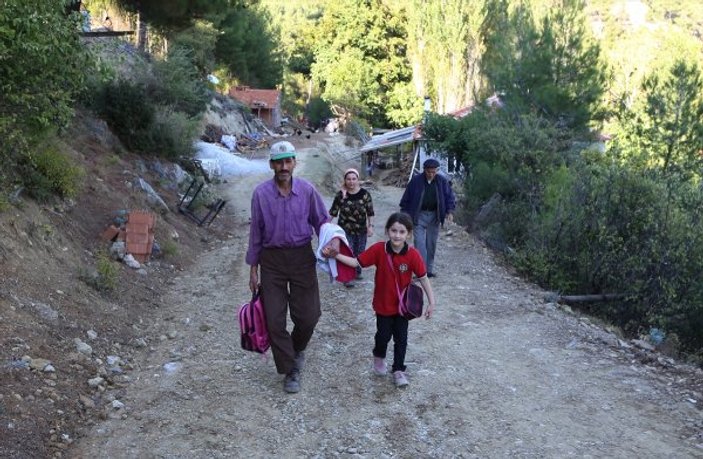 Kızının eğitimi için borç alan baba, ineklerini satacak