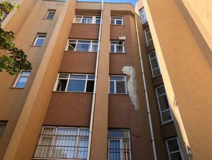 İstanbul'da hasar gören yurt binaları tahliye ediliyor