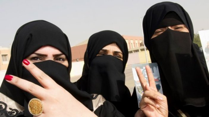 S.Arabistan'da kadınlara askerlik görevi