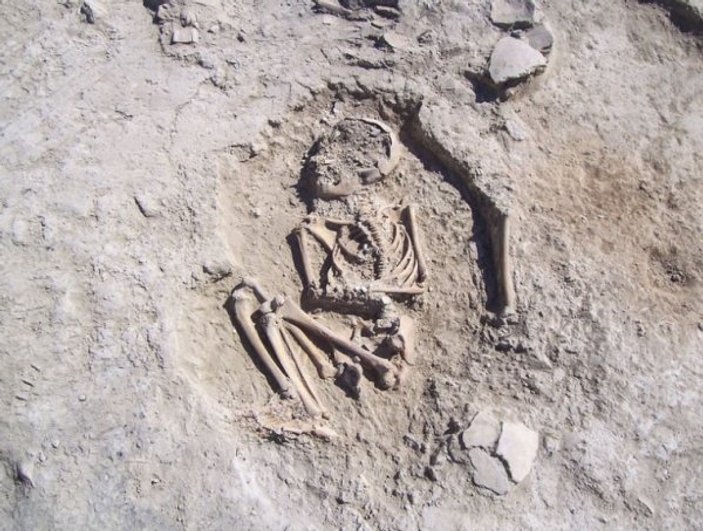5 bin 700 yıllık çocuk iskeleti
