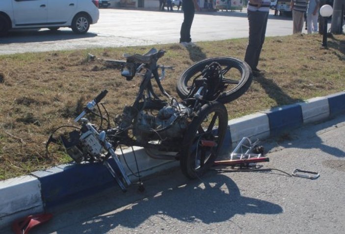 18 yaşındaki motosikletliye otomobil çarptı