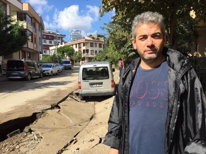 Ataşehir'de yol çöktü