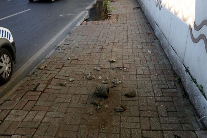 Kaldırımda yürürken üzerine beton boru parçası düştü