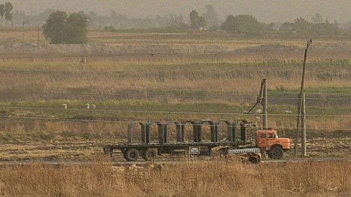 YPG sınırdaki tünellere beton bloklar döşüyor