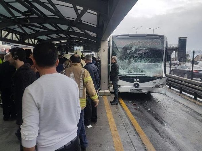 Haramidere'de metrobüs kazası