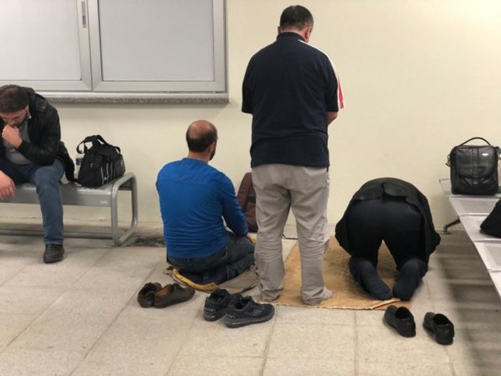 Söğütlüçeşme Marmaray istasyonunda mescit yok