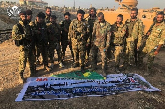 YPG paçavraları ayaklar altında