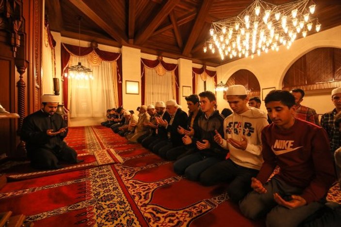 Camilerde Fetih Suresi okundu, dualar edildi