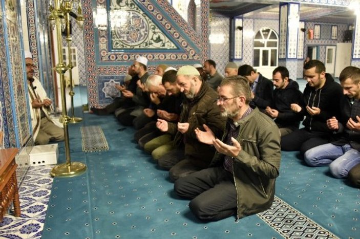 Camilerde Fetih Suresi okundu, dualar edildi