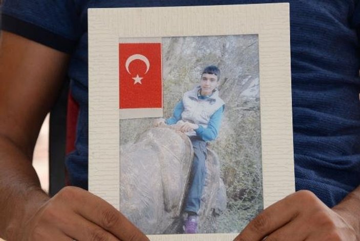 HDP önündeki babadan oğluna çağrı