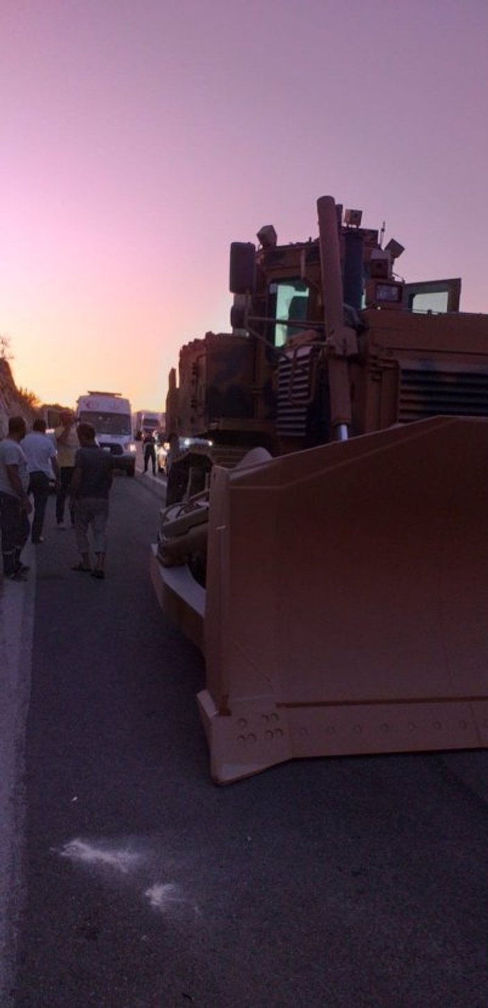 Mersin'de askeri konvoydaki tırda yangın çıktı