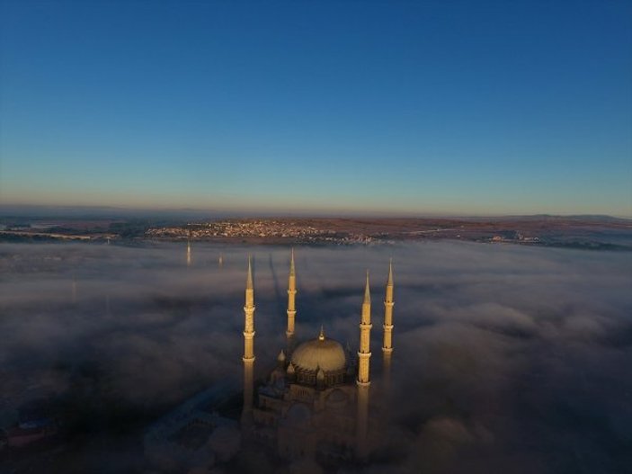 Selimiye Camisi sise büründü