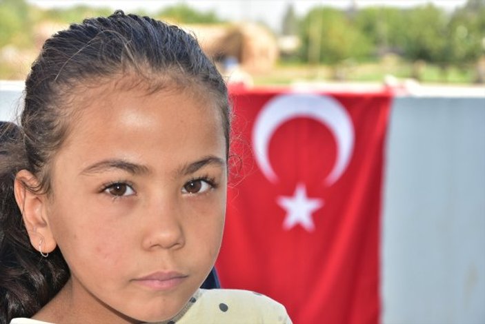 Elif Terim'in ailesinin evi Türk bayraklarıyla donatıldı