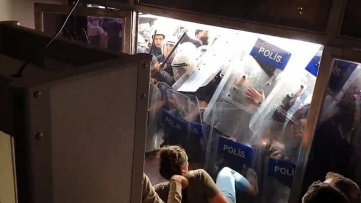 Diyarbakır'da HDP'liler polise saldırdı