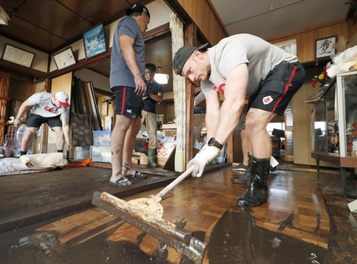 Kanadalı sporcular, Japonya'da afetzedelere yardım etti