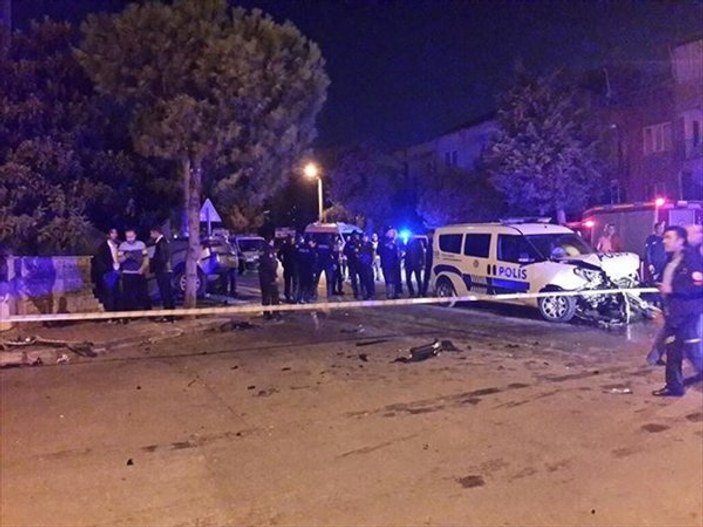 Denizli'de alkollü sürücü polis aracına çarptı