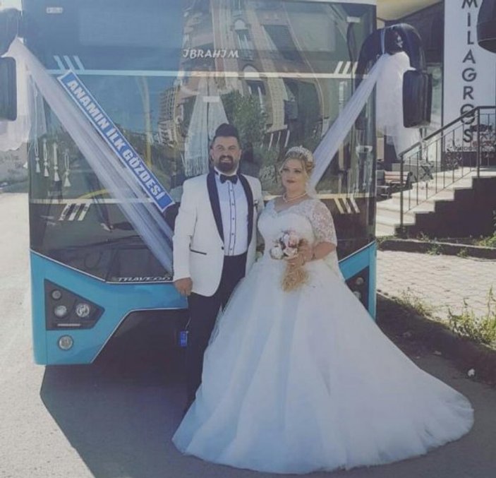 Sivaslı çift halk otobüsünde tanışıp evlendi