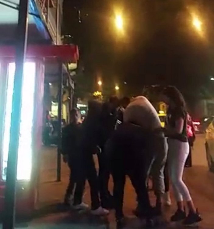 Kadınların cadde ortasındaki kavgası kamerada