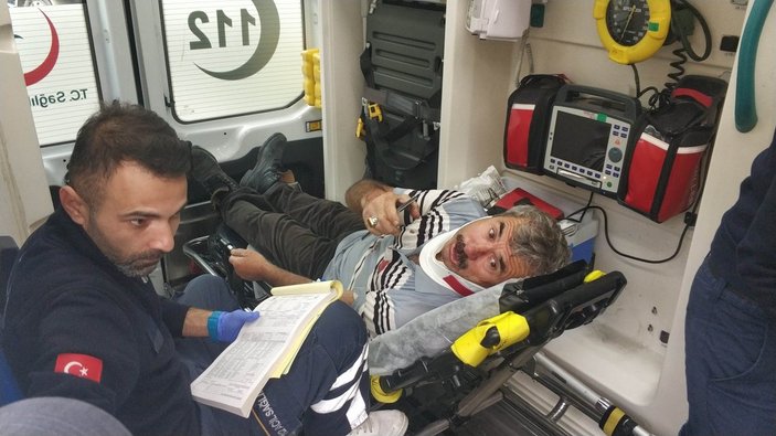 Samsun'da araç kamyonun altına girdi: 2 yaralı