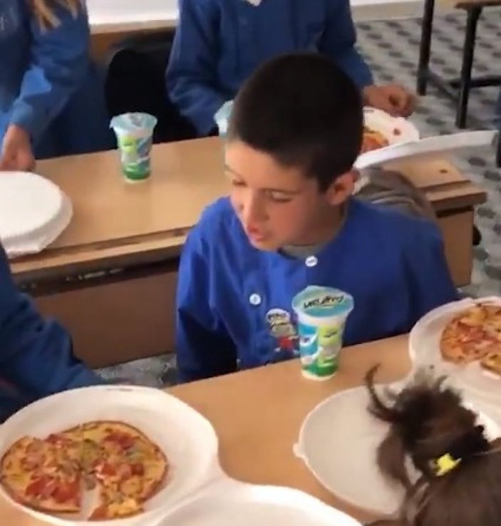 Iğdır'da ilk kez pizza yiyen öğrenciler