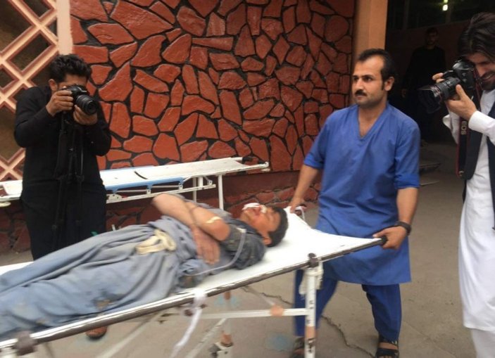 Afganistan'da cuma namazında bombalı saldırı: 22 ölü