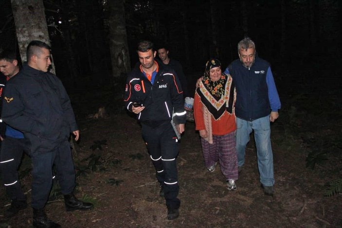 Sakarya'da ormanda kaybolan kadını AFAD ekipleri buldu
