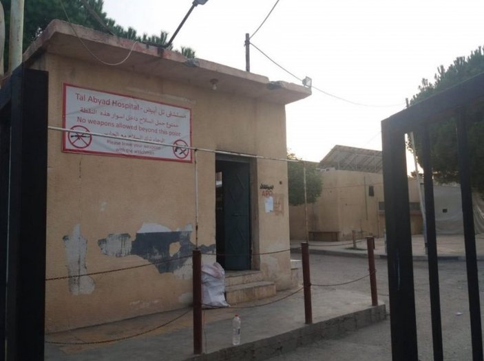 Teröristler Tel Abyad Hastanesi'ni yaktı