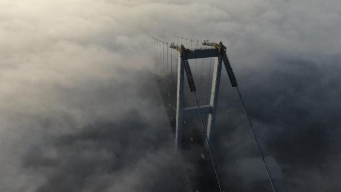 İstanbul'u sis kapladı