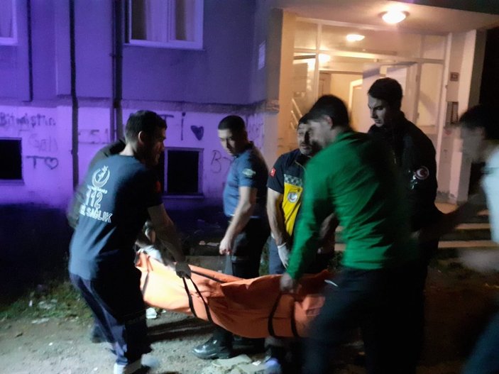 Rize'de bir kişi önce duvara sonra kalbine ateş etti
