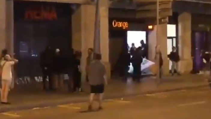 Katalanlar sokakları savaş alanına çevirdi