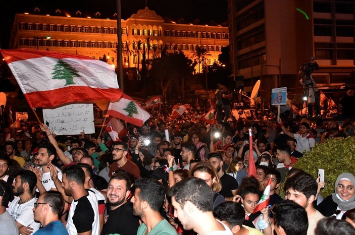 Lübnan halkı sokaklarda protestolara devam ediyor