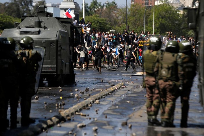 Şili'de devam eden gösterilerde ölü sayısı 8'e çıktı