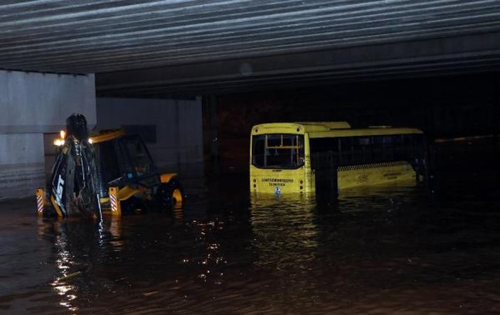 Gaziantep'te sağanak yağış su baskınlarına neden oldu