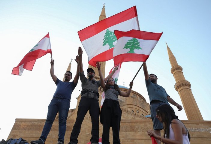 Lübnan'da milletvekillerinin maaşları yarıya inecek